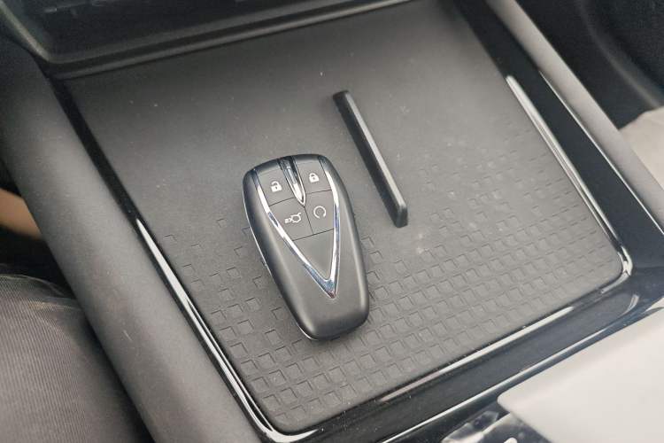 Used CHANGAN UNI-T 2023 Second-Generation 1.5T Prestige Model Interior 1
