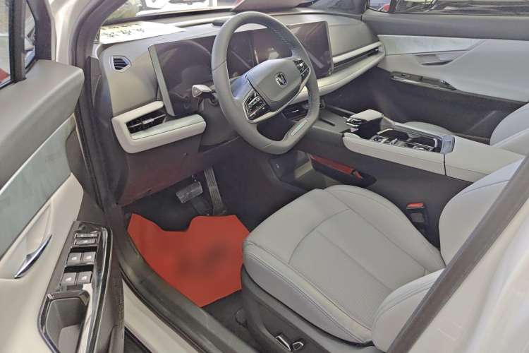 Used CHANGAN UNI-T 2023 Second-Generation 1.5T Prestige Model Interior 2