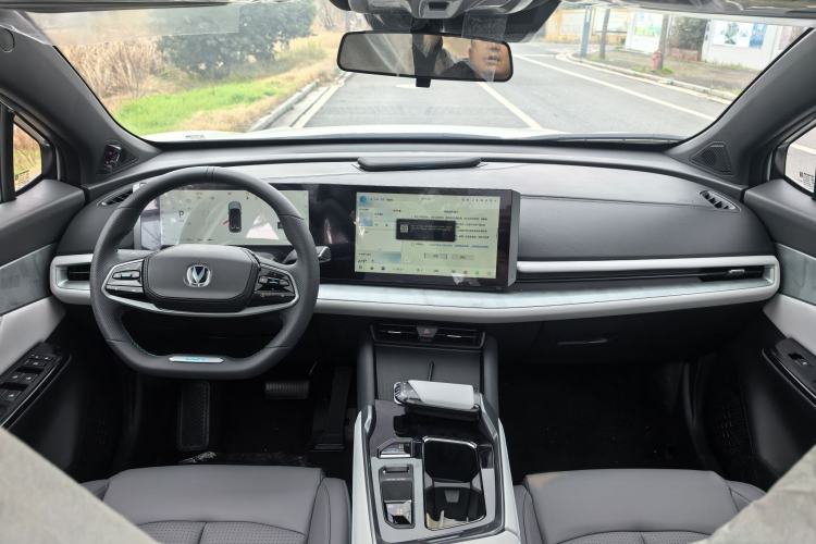 Used CHANGAN UNI-T 2023 Second-Generation 1.5T Prestige Model Interior 2