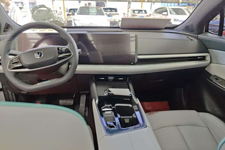 Used CHANGAN UNI-T 2023 Second-Generation 1.5T Prestige Model Interior 3