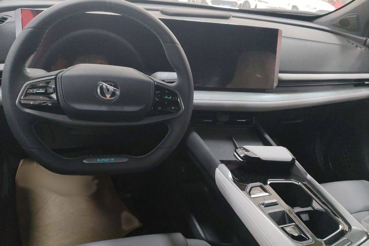 Used CHANGAN UNI-T 2023 Second-Generation 1.5T Prestige Model Interior 3