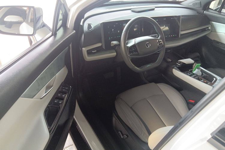 Used CHANGAN UNI-T 2023 Second-Generation 1.5T Prestige Model Interior 3