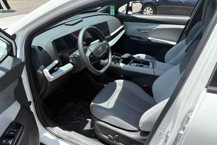 Used CHANGAN UNI-T 2023 2nd Generation 1.5T Luxury Version Interior 5