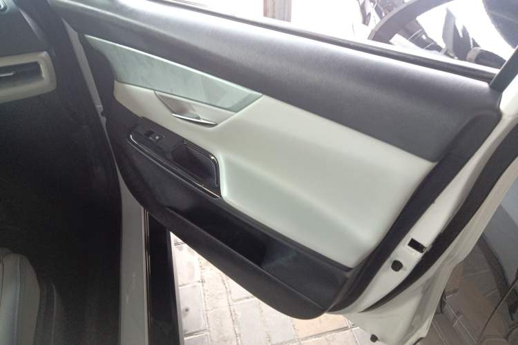 Used CHANGAN UNI-T 2023 Second-Generation 1.5T Prestige Model Interior 5