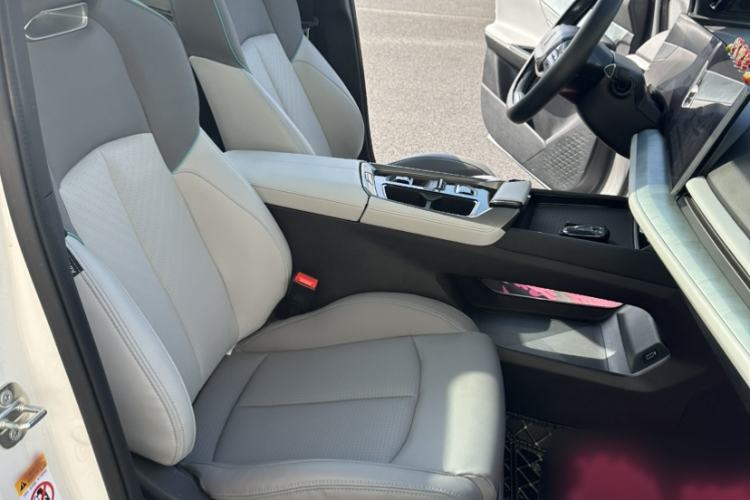Used CHANGAN UNI-T 2023 Second-Generation 1.5T Prestige Model Interior 6