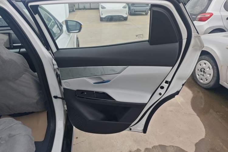Used CHANGAN UNI-T 2023 Second-Generation 1.5T Prestige Model Interior 6