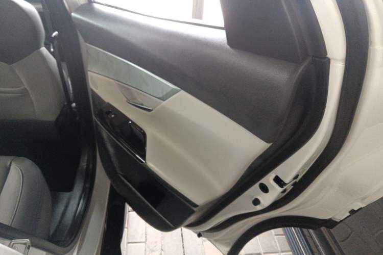 Used CHANGAN UNI-T 2023 Second-Generation 1.5T Prestige Model Interior 6