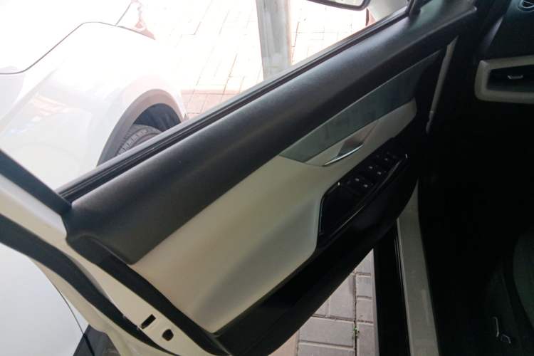 Used CHANGAN UNI-T 2023 Second-Generation 1.5T Prestige Model Interior 7