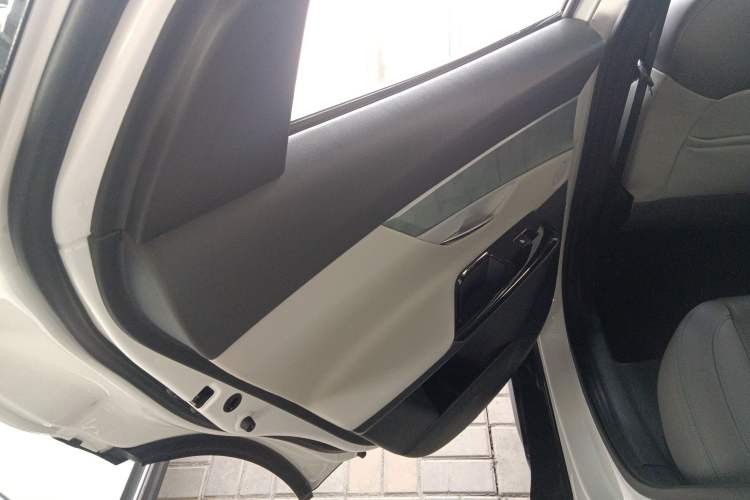 Used CHANGAN UNI-T 2023 Second-Generation 1.5T Prestige Model Interior 8