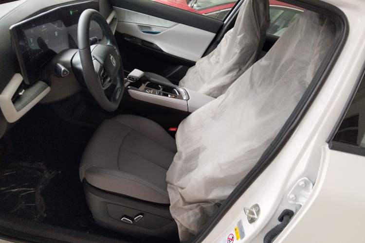 Used CHANGAN UNI-T 2023 Second-Generation 1.5T Prestige Model Left Front Seat