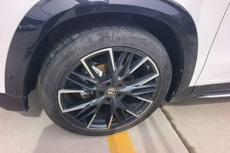 Used CHANGAN UNI-T 2023 Second-Generation 1.5T Prestige Model Left Front Wheel Hub