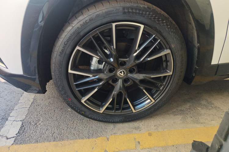 Used CHANGAN UNI-T 2023 Second-Generation 1.5T Prestige Model Left Front Wheel Hub
