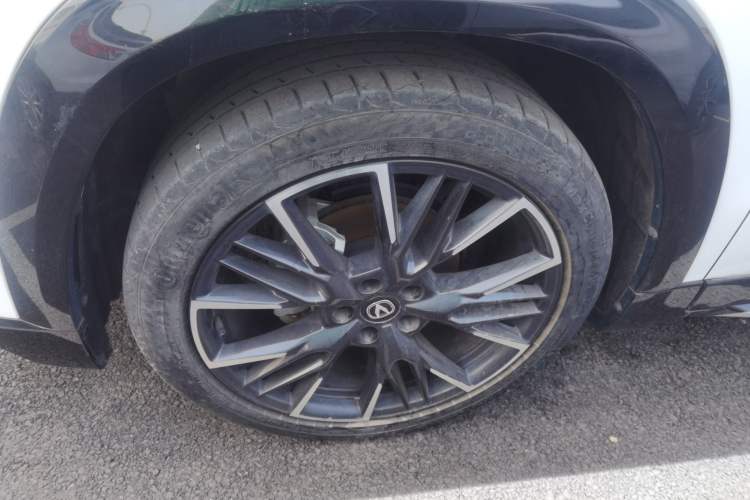 Used CHANGAN UNI-T 2023 Second-Generation 1.5T Prestige Model Left Front Wheel Hub