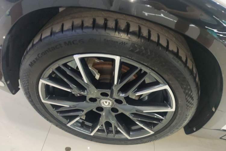 Used CHANGAN UNI-T 2023 2nd Generation 1.5T Flagship Version Left Front Wheel Hub