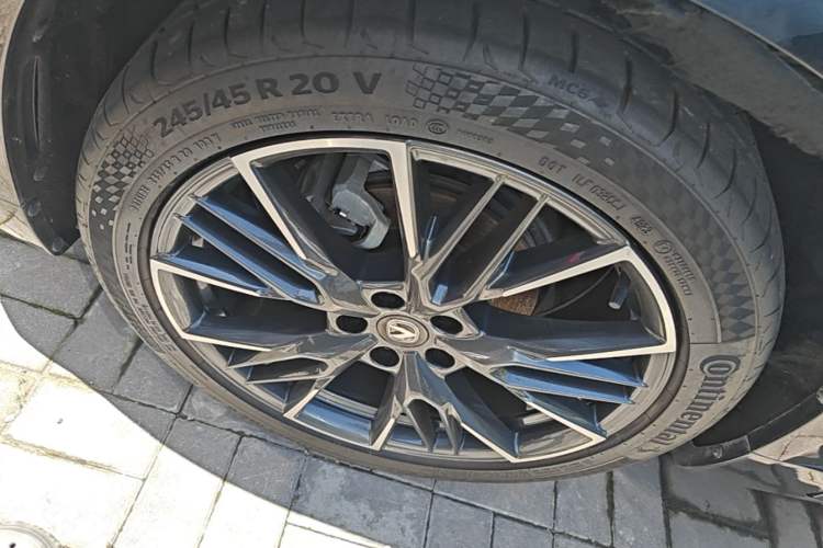 Used CHANGAN UNI-T 2023 Second-Generation 1.5T Prestige Model Left Front Wheel Hub