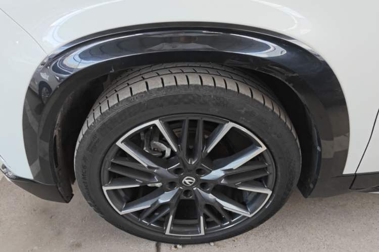 Used CHANGAN UNI-T 2023 Second-Generation 1.5T Prestige Model Left Front Wheel Hub