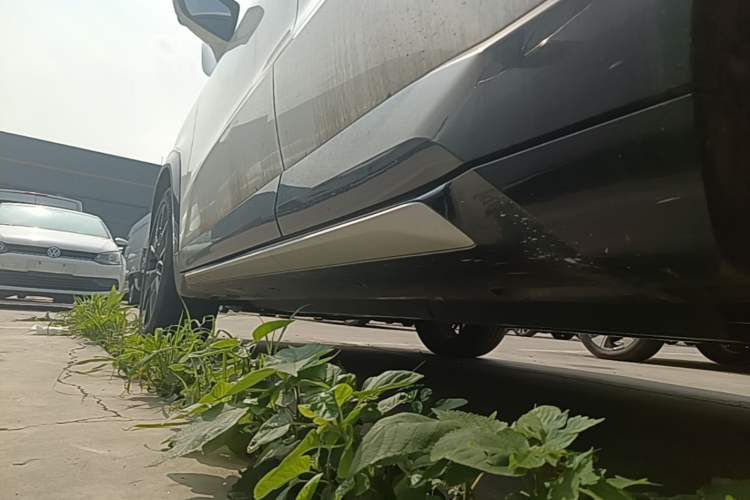 Used CHANGAN UNI-T 2023 2nd Generation 1.5T Excellence Version Left Side Sill