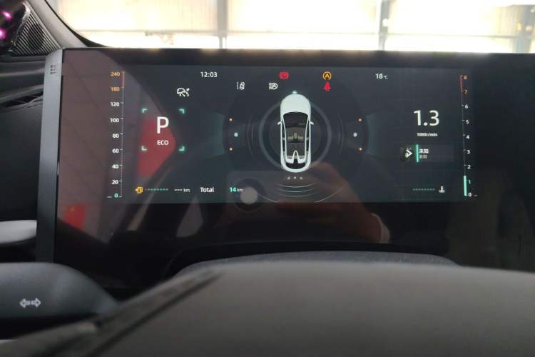 Used CHANGAN UNI-T 2023 Second-Generation 1.5T Prestige Model Odometer Close Up