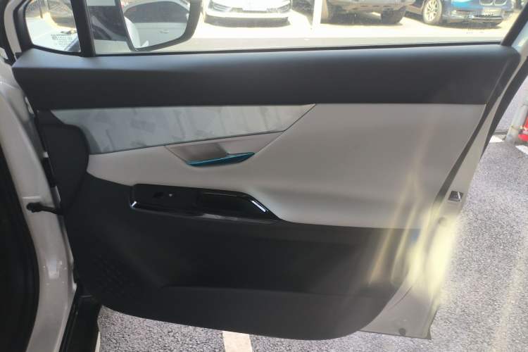 Used CHANGAN UNI-T 2023 Second-Generation 1.5T Prestige Model Right Front Door Interior