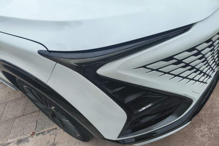 Used CHANGAN UNI-T 2023 Second-Generation 1.5T Prestige Model Right Front Headlight