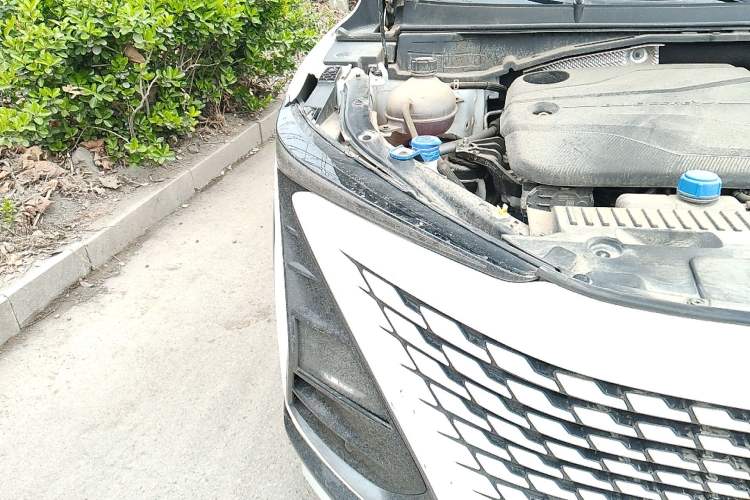 Used CHANGAN UNI-T 2023 Second-Generation 1.5T Prestige Model Right Front Headlight