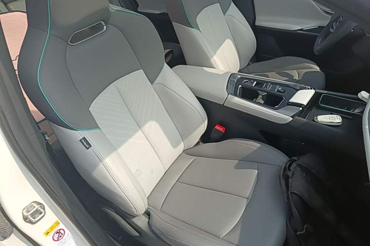 Used CHANGAN UNI-T 2023 2nd Generation 1.5T Excellence Version Right Front Seat