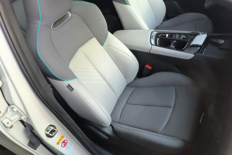Used CHANGAN UNI-T 2023 Second-Generation 1.5T Prestige Model Right Front Seat