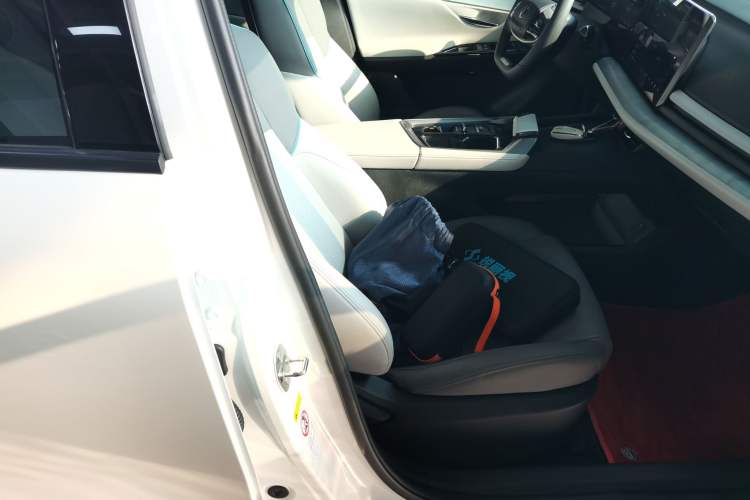 Used CHANGAN UNI-T 2023 Second-Generation 1.5T Prestige Model Right Front Seat