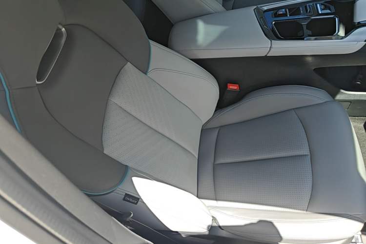 Used CHANGAN UNI-T 2023 Second-Generation 1.5T Prestige Model Right Front Seat
