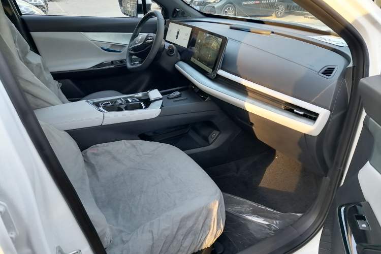 Used CHANGAN UNI-T 2023 2nd Generation 1.5T Flagship Version Right Front Seat