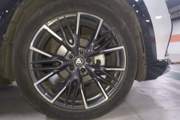 Used CHANGAN UNI-T 2023 Second-Generation 1.5T Prestige Model Right Front Wheel Hub