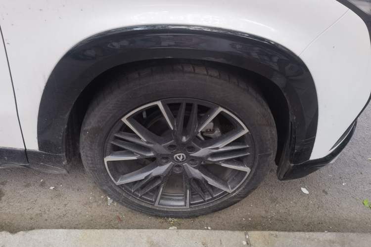 Used CHANGAN UNI-T 2023 Second-Generation 1.5T Prestige Model Right Front Wheel Hub