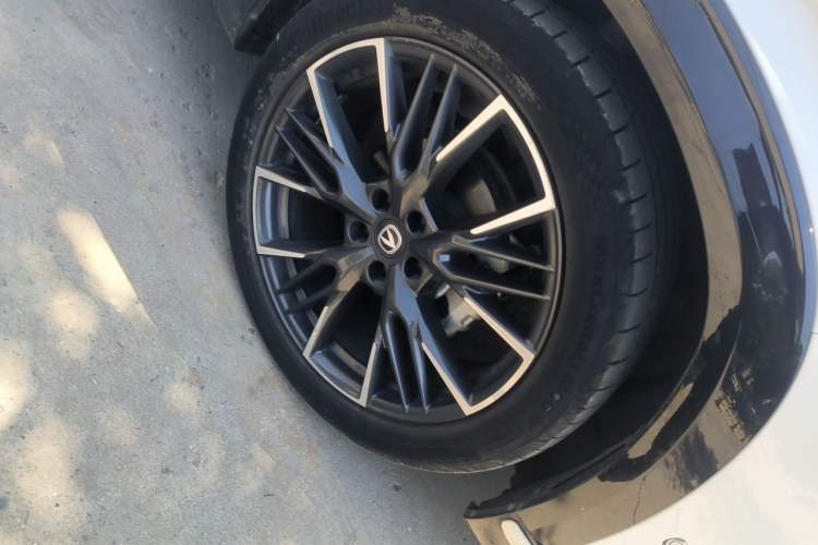 Used CHANGAN UNI-T 2023 2nd Generation 1.5T Flagship Version Right Front Wheel Hub