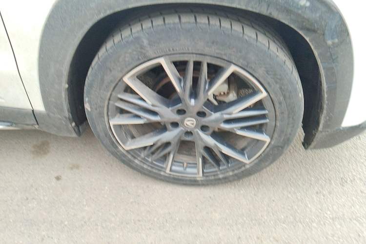 Used CHANGAN UNI-T 2023 Second-Generation 1.5T Prestige Model Right Front Wheel Hub
