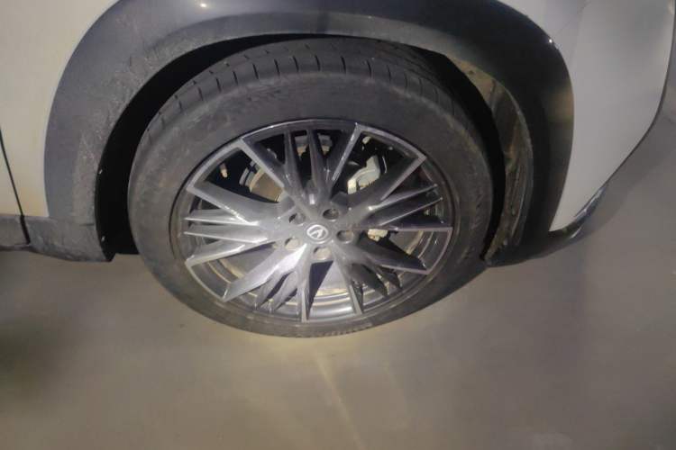 Used CHANGAN UNI-T 2023 Second-Generation 1.5T Prestige Model Right Front Wheel Hub
