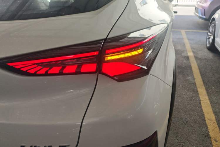 Used CHANGAN UNI-T 2023 Second-Generation 1.5T Prestige Model Right Rear Taillight
