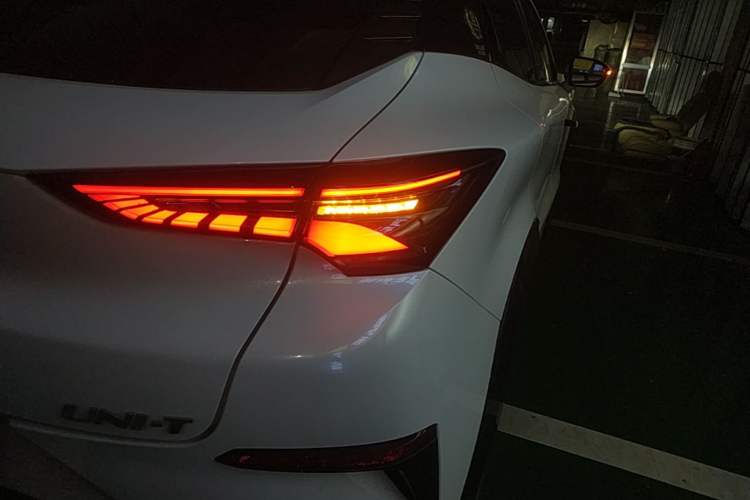 Used CHANGAN UNI-T 2023 Second-Generation 1.5T Prestige Model Right Rear Taillight