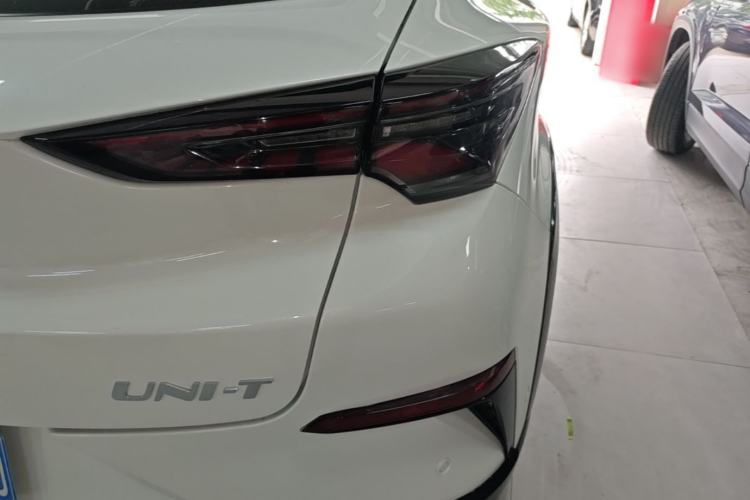 Used CHANGAN UNI-T 2023 2nd Generation 1.5T Flagship Version Right Rear Taillight