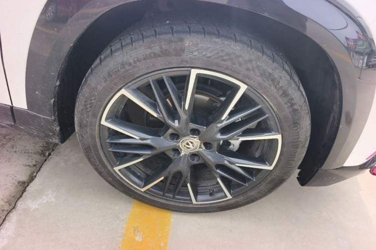 Used CHANGAN UNI-T 2023 Second-Generation 1.5T Prestige Model Right Rear Wheel Hub