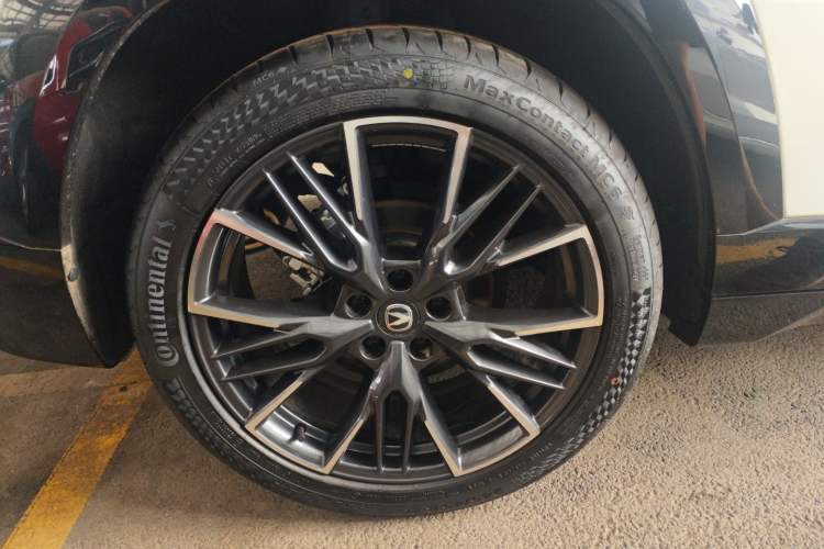 Used CHANGAN UNI-T 2023 Second-Generation 1.5T Prestige Model Right Rear Wheel Hub