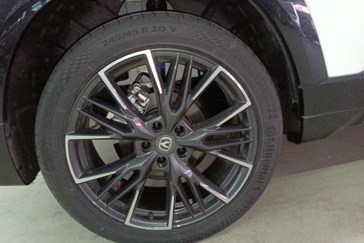 Used CHANGAN UNI-T 2023 Second-Generation 1.5T Prestige Model Right Rear Wheel Hub