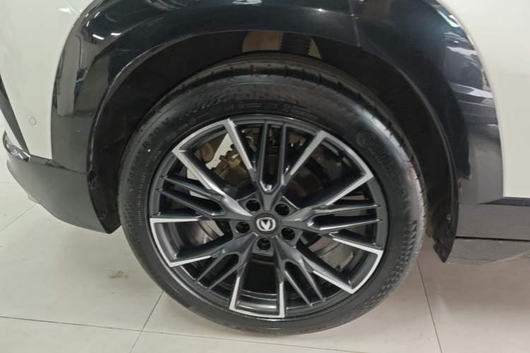 Used CHANGAN UNI-T 2023 2nd Generation 1.5T Flagship Version Right Rear Wheel Hub