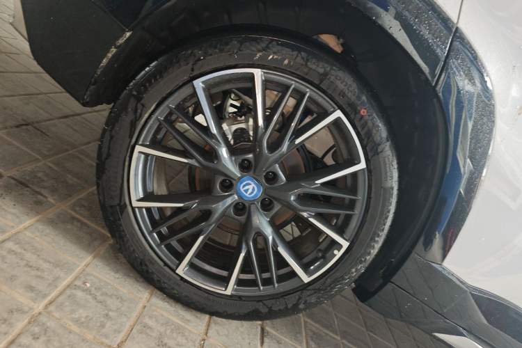 Used CHANGAN UNI-T 2023 Second-Generation 1.5T Prestige Model Right Rear Wheel Hub
