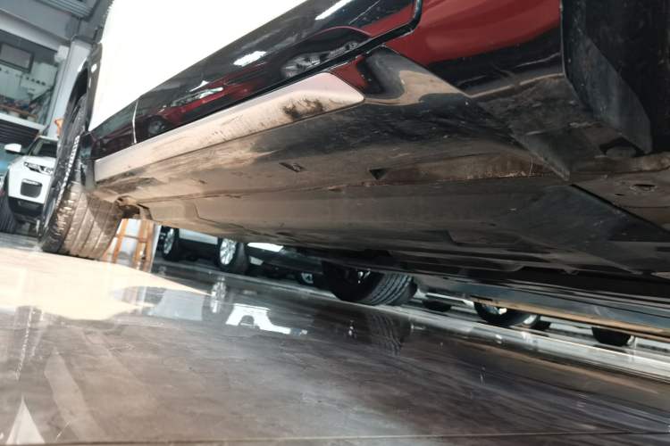 Used CHANGAN UNI-T 2023 Second-Generation 1.5T Prestige Model Right Side Sill