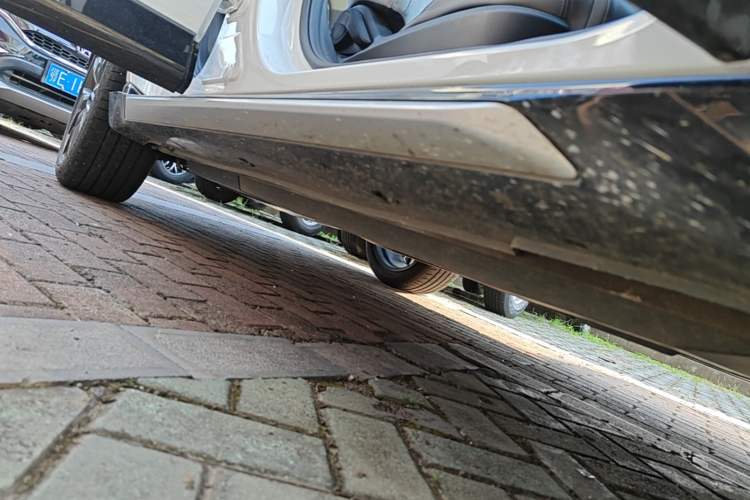 Used CHANGAN UNI-T 2023 Second-Generation 1.5T Prestige Model Right Side Sill