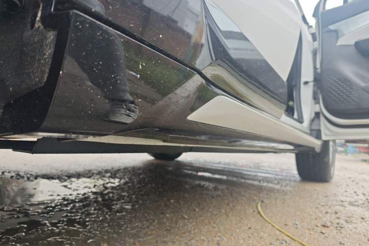 Used CHANGAN UNI-T 2023 Second-Generation 1.5T Prestige Model Right Side Sill