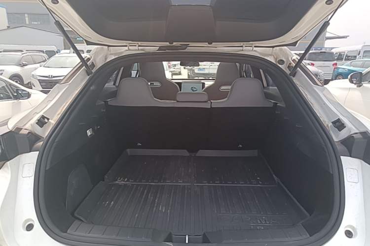 Used CHANGAN UNI-T 2023 2nd Generation 1.5T Excellence Version Trunk