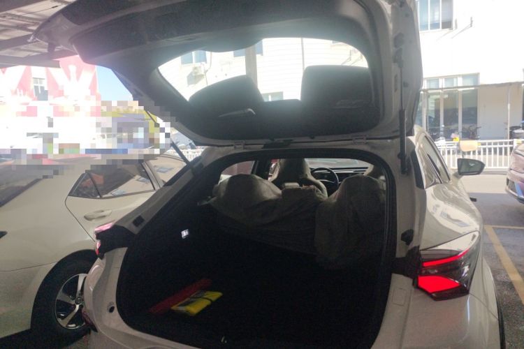Used CHANGAN UNI-T 2023 Second-Generation 1.5T Prestige Model Trunk
