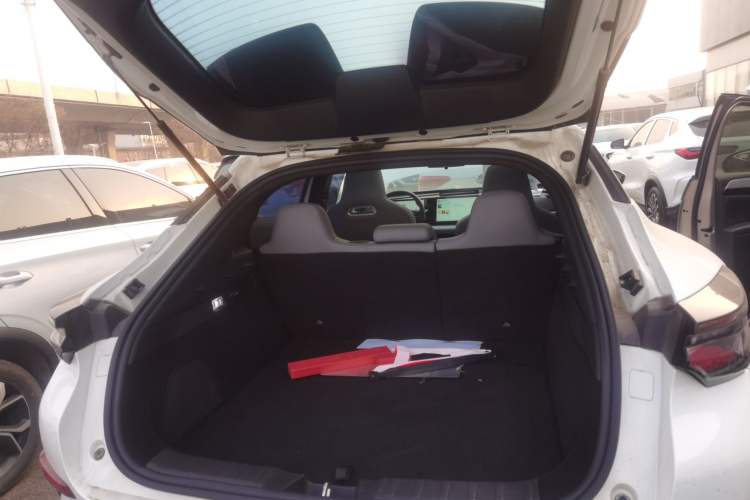 Used CHANGAN UNI-T 2023 Second-Generation 1.5T Prestige Model Trunk