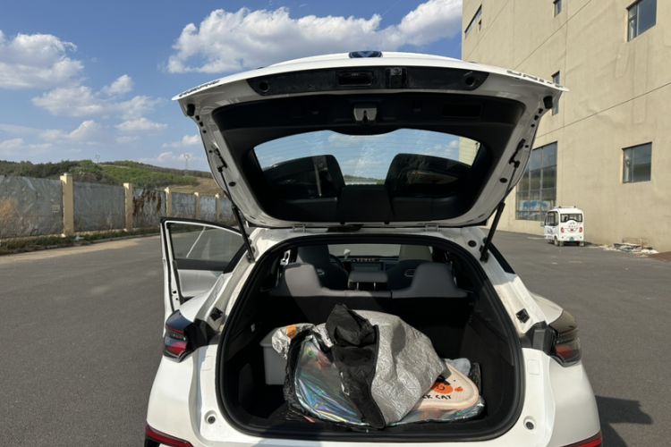Used CHANGAN UNI-T 2023 Second-Generation 1.5T Prestige Model Trunk